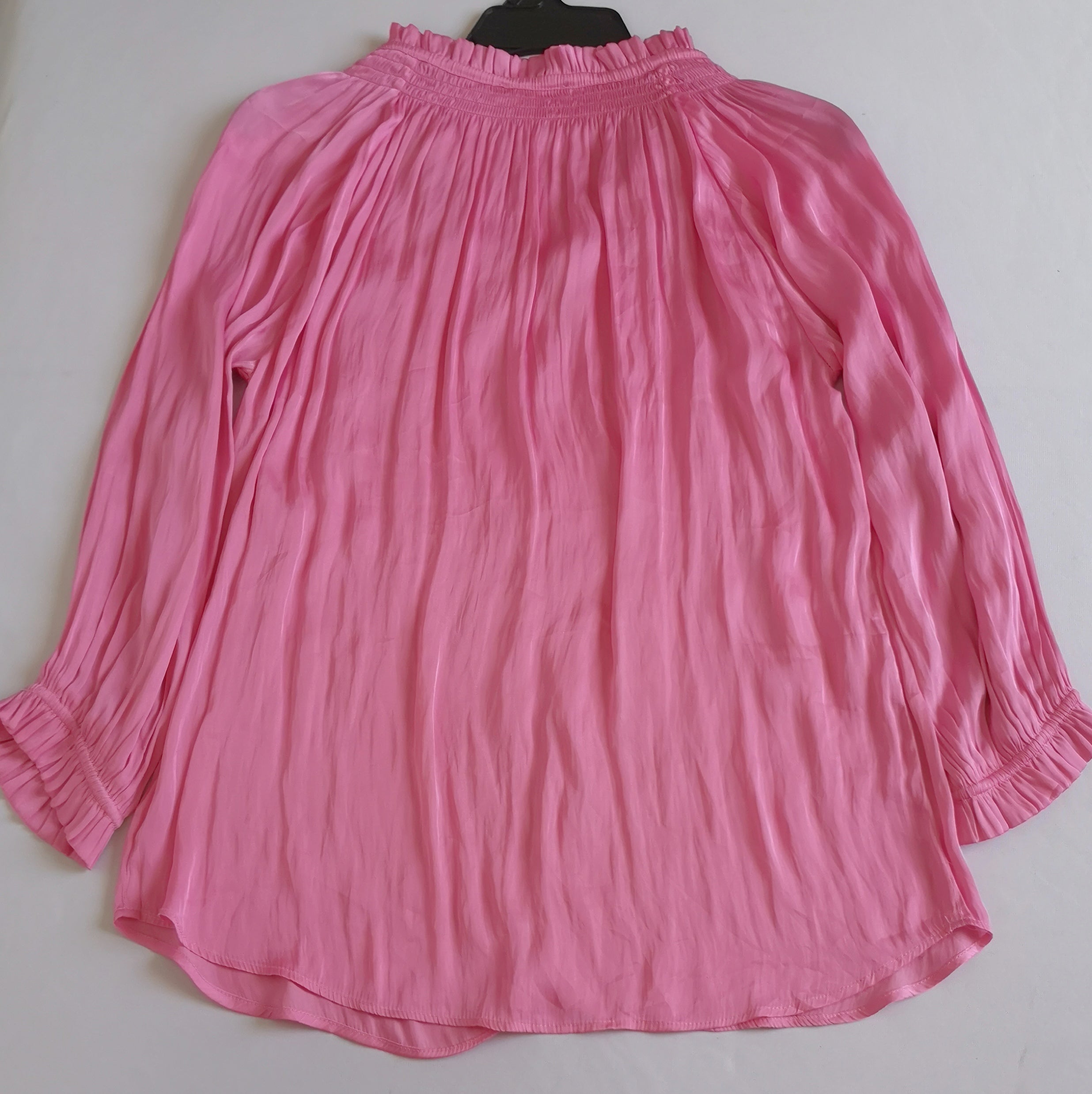 Blusa tipo seda y falda corta ⚓