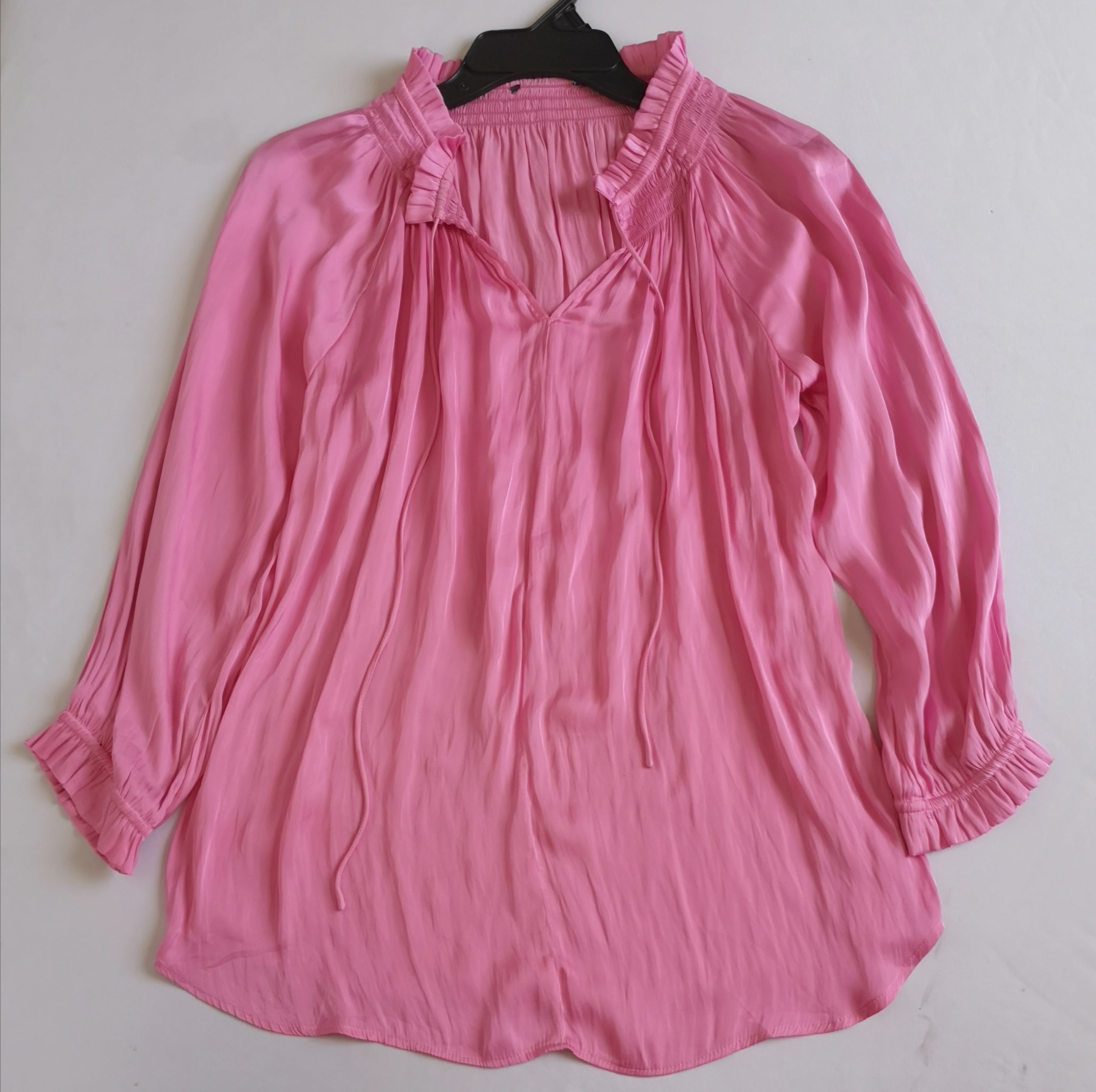Blusa tipo seda y falda corta ⚓