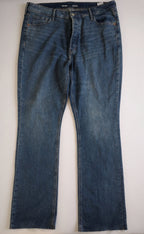 Jeans bootcut con blusa manga larga
