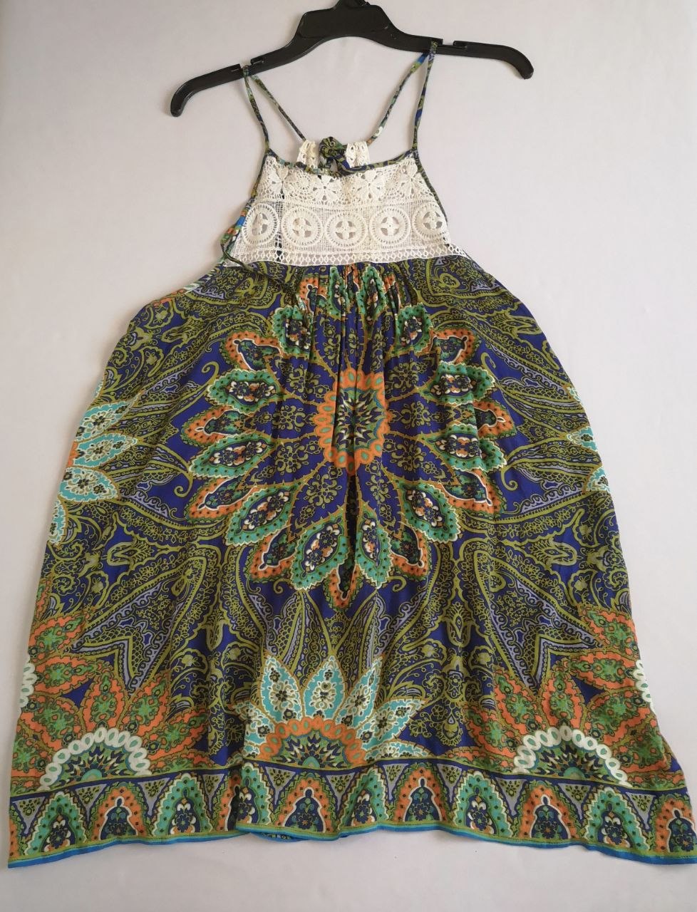 Vestido tipo halter y cárdigan manga 3/4