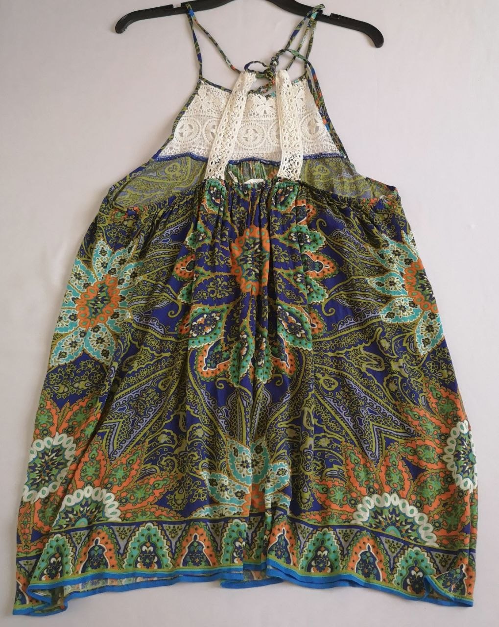 Vestido tipo halter y cárdigan manga 3/4