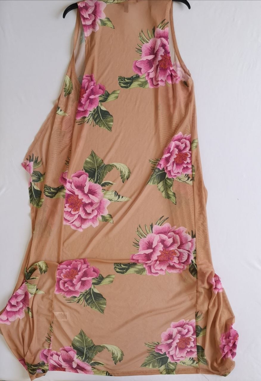 Chaleco de tul y blusa de encaje