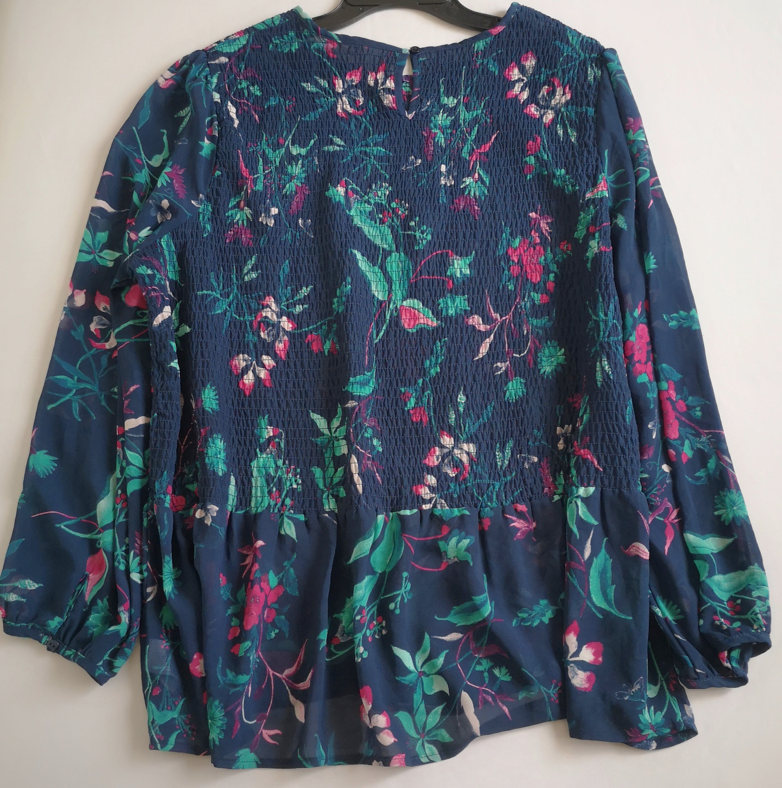 Short de lona y blusa con elástico arriba