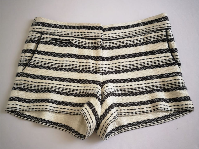 Short tipo tweed con blusa acanalada ⚓