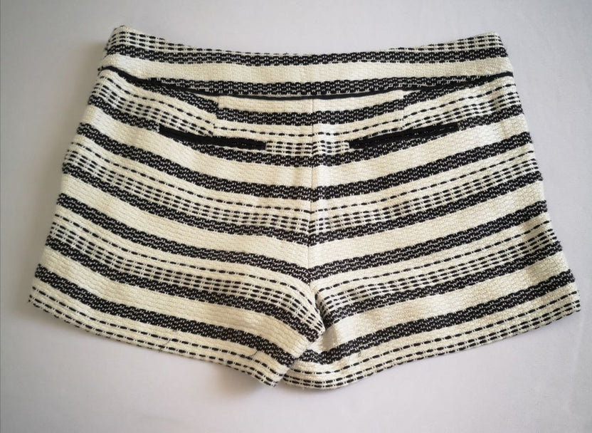 Short tipo tweed con blusa acanalada ⚓