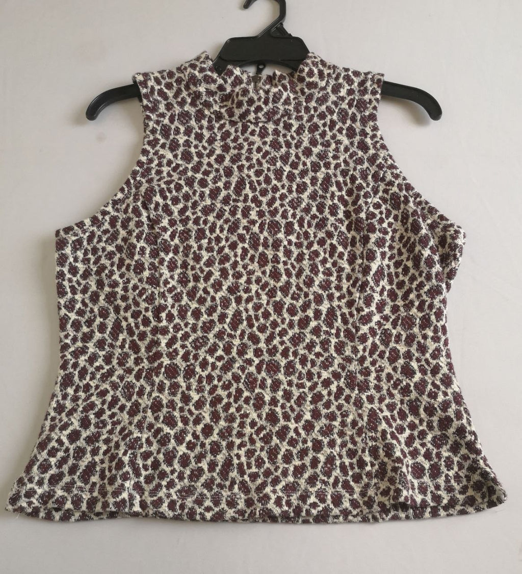 Falda midi y blusa cuello cerrado ⚓