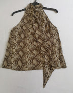 Chaqueta con Zipper y blusa con cinto