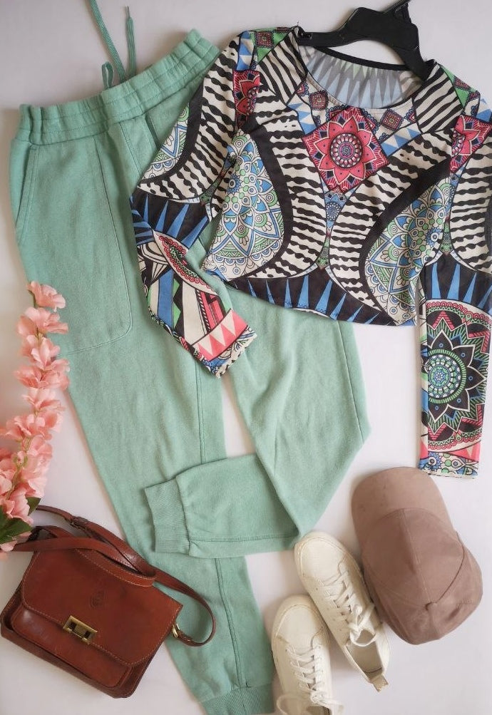 Pantalón tipo Pans y blusa corta
