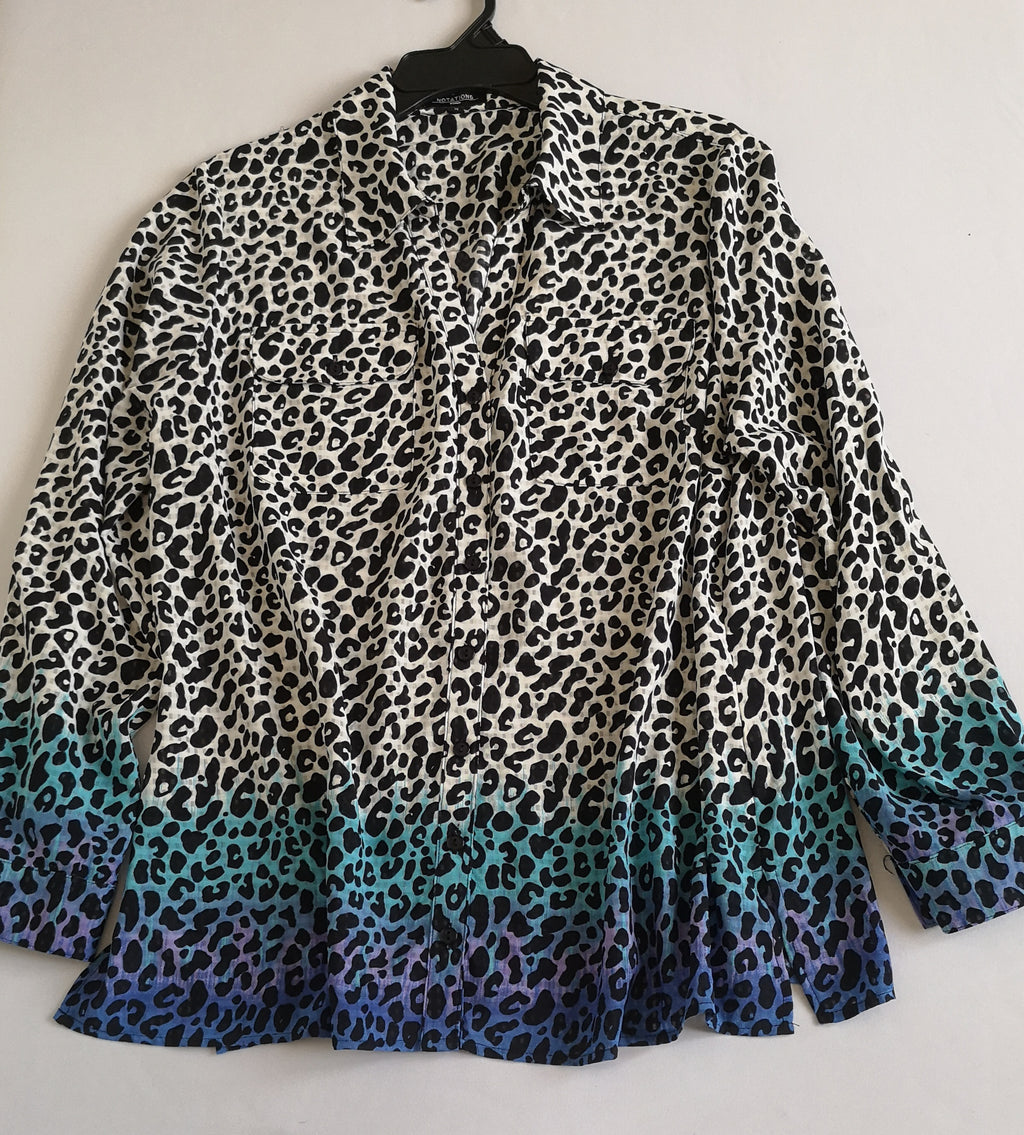 Chaqueta estilo cuadrado y blusa manga larga