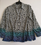 Chaqueta estilo cuadrado y blusa manga larga
