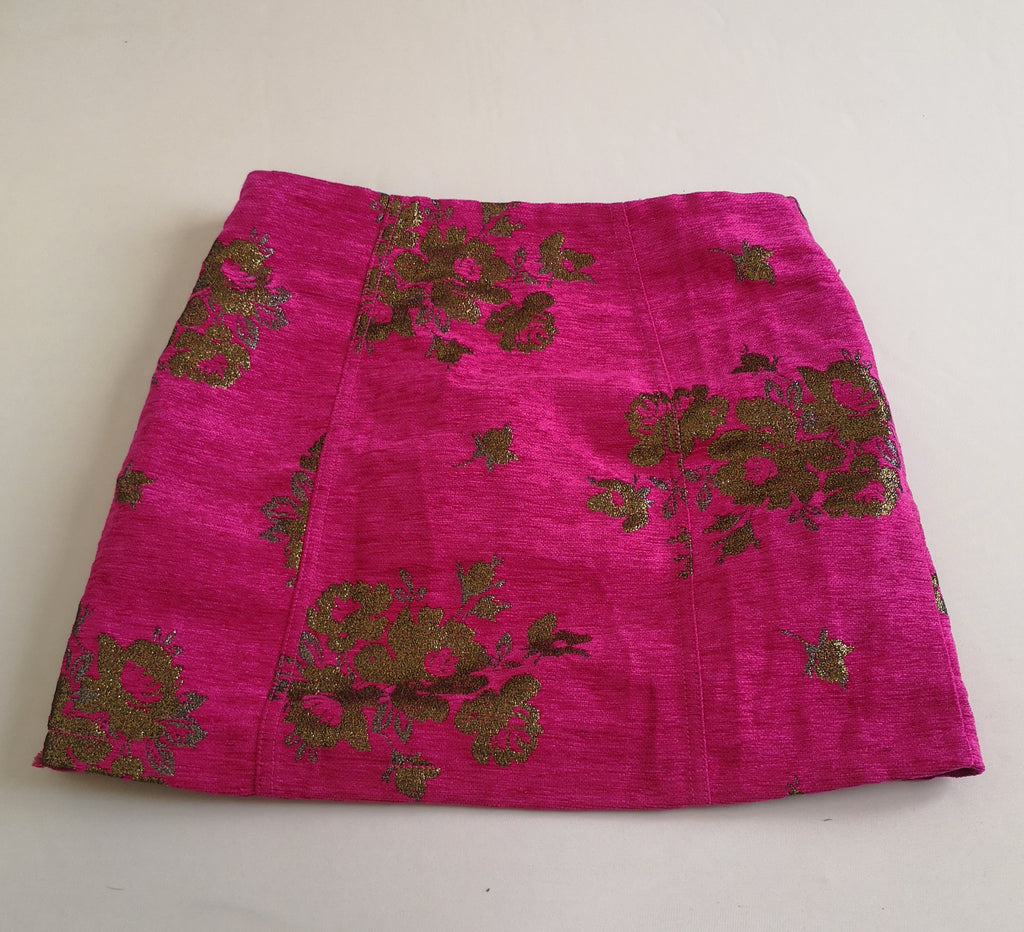 Blusa de tirantes y falda corta