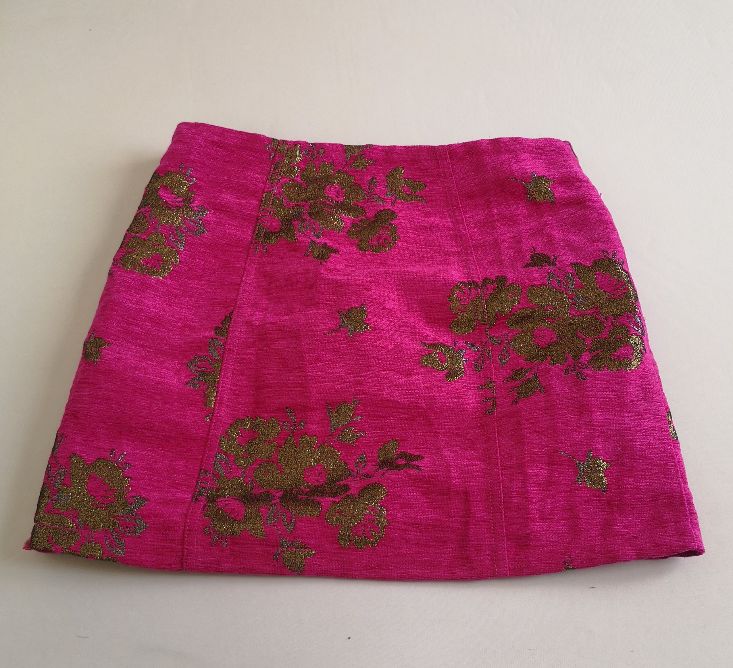 Blusa de tirantes y falda corta