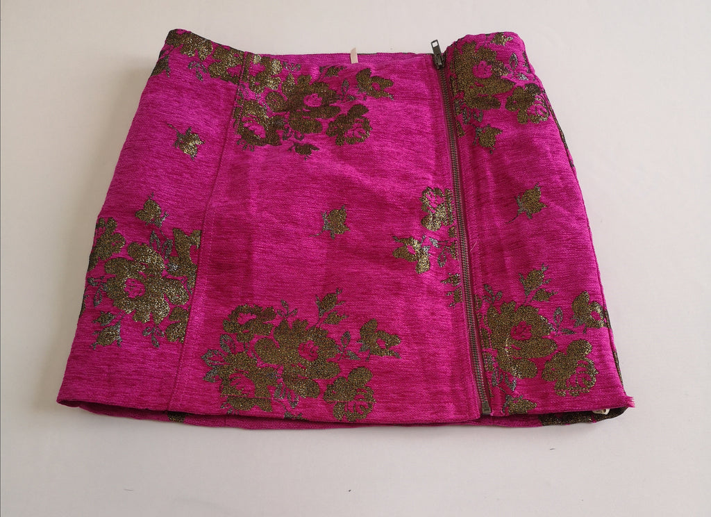 Blusa de tirantes y falda corta