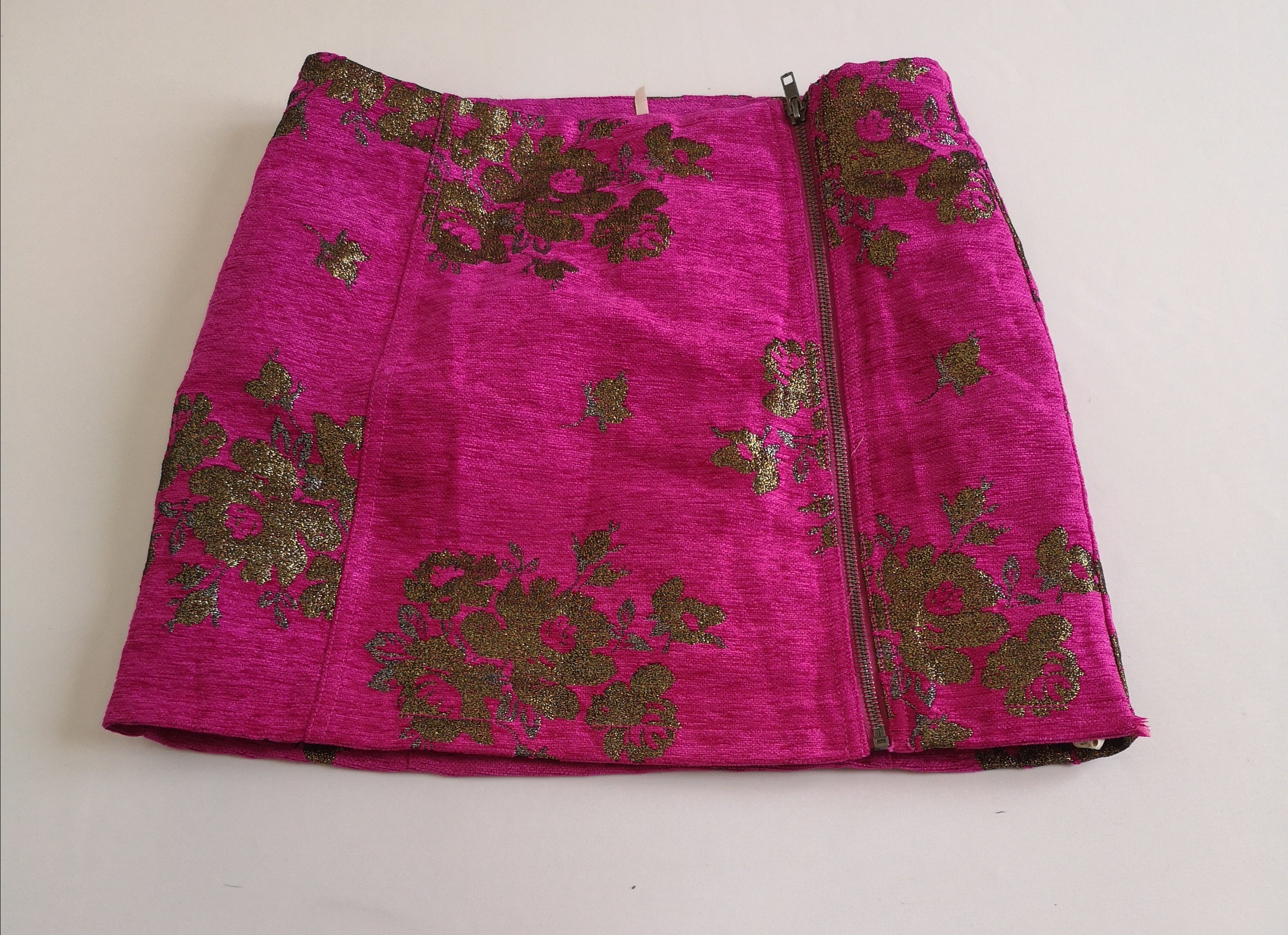 Blusa de tirantes y falda corta