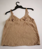 Blusa de tirantes y falda corta
