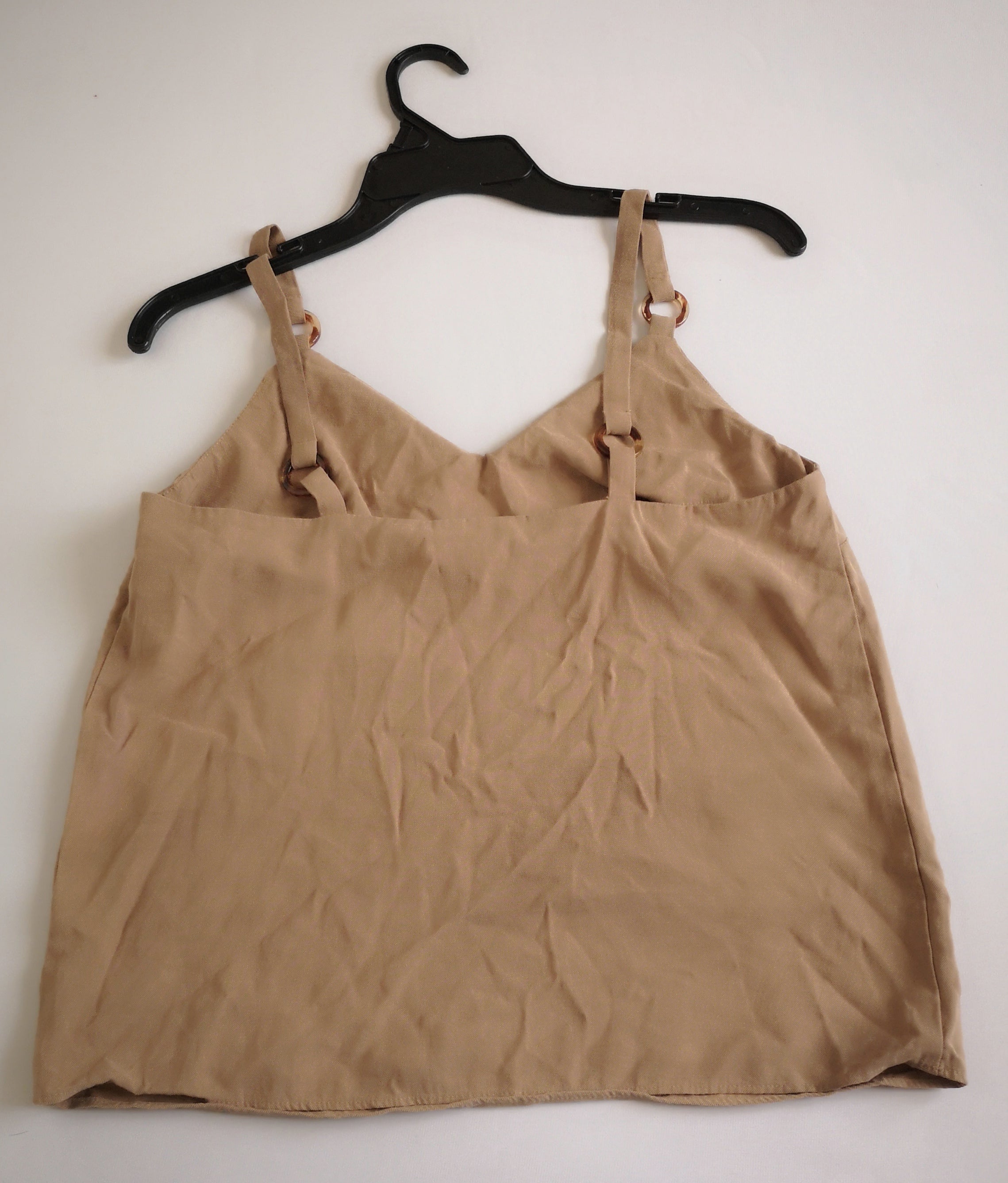 Blusa de tirantes y falda corta