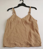 Blusa de tirantes y falda corta