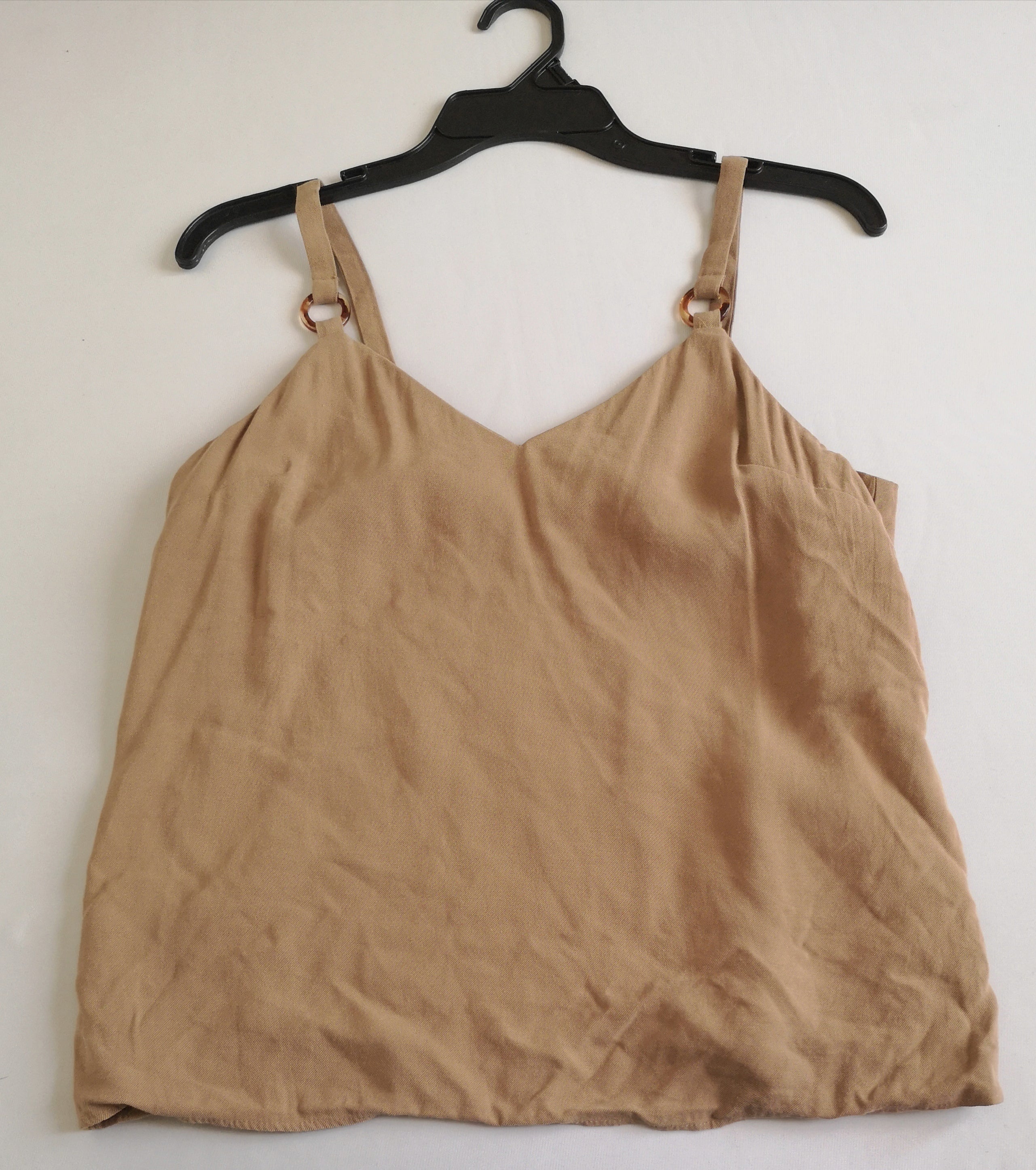 Blusa de tirantes y falda corta