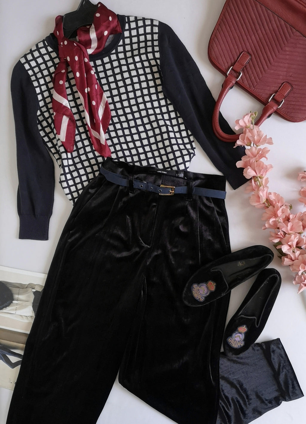 Pantalón de terciopelo y blusa tipo suéter