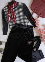 Pantalón de terciopelo y blusa tipo suéter