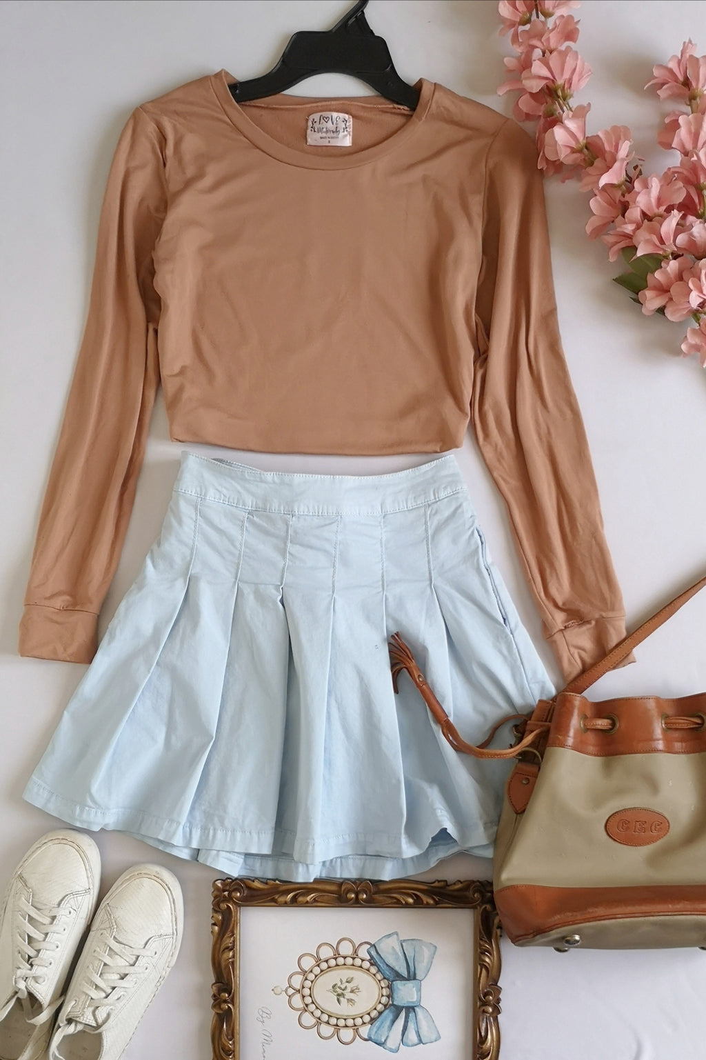 Blusa corta con falda de paletones ⚓