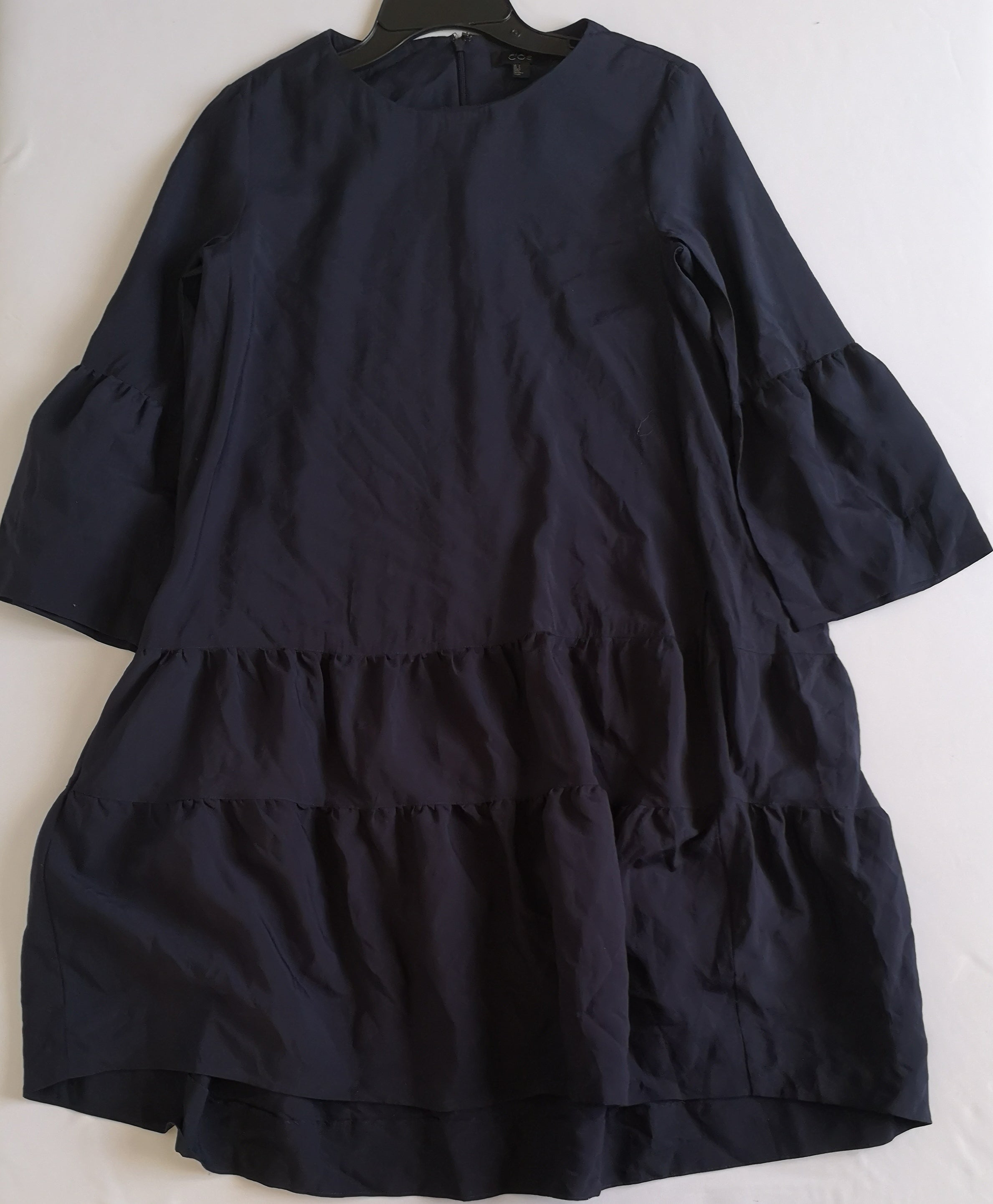 Vestido cuello redondo incluye cincho