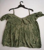 Palazzo corto con blusa hombros descubiertos