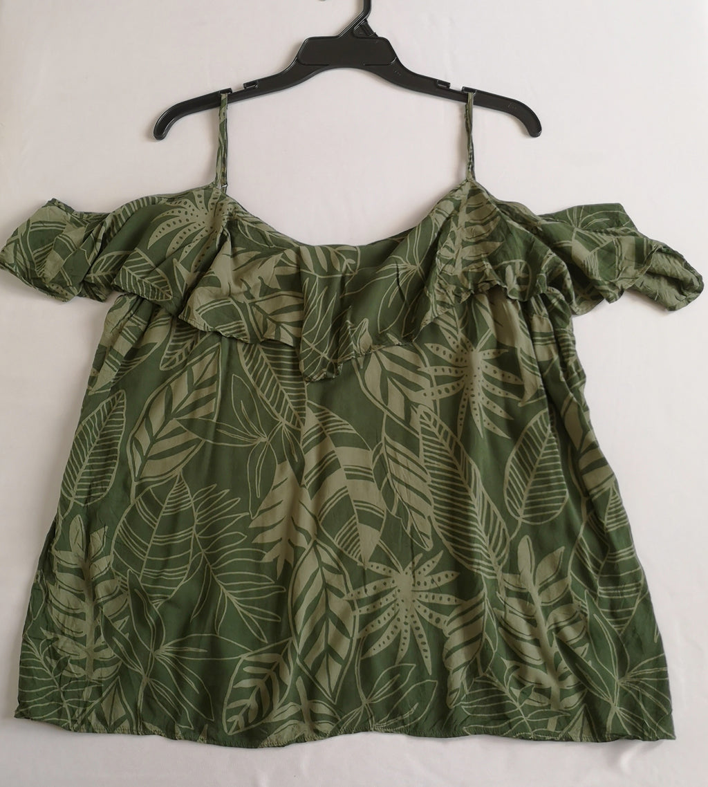 Palazzo corto con blusa hombros descubiertos