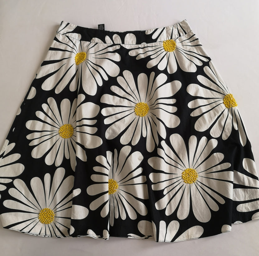 Falda abajo de la rodilla con blusa entilo ancho