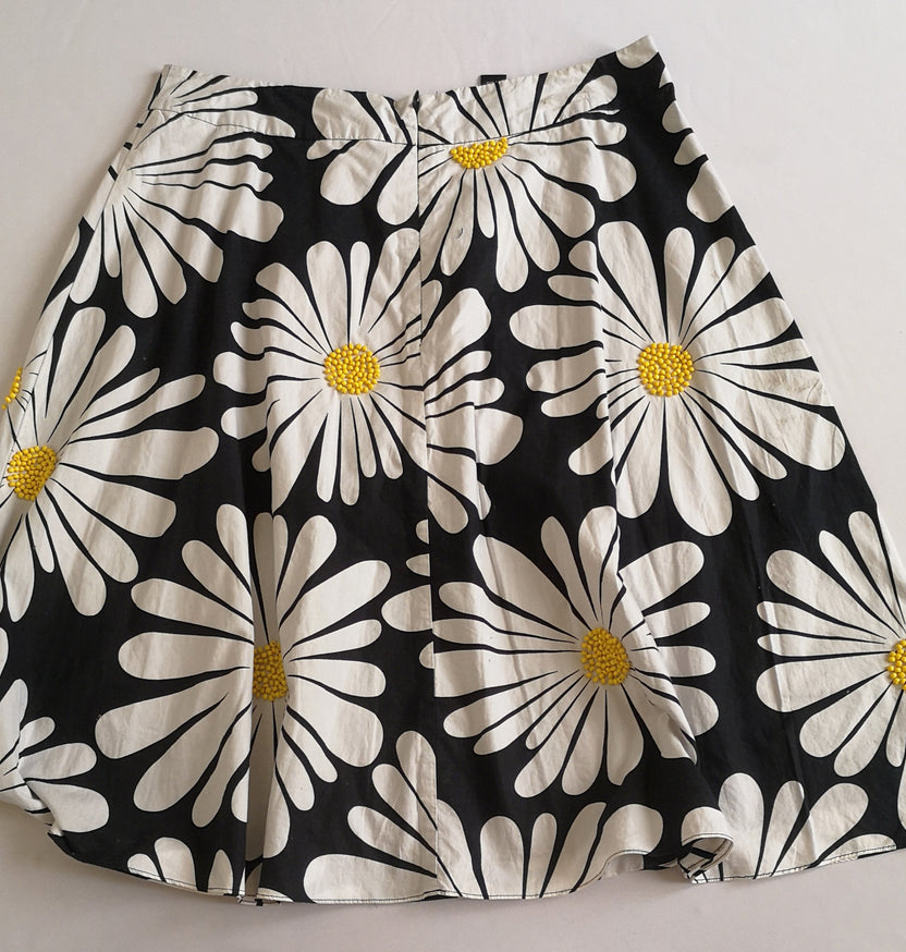 Falda abajo de la rodilla con blusa entilo ancho
