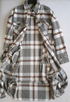 Jacket larga con bolsas a los lados