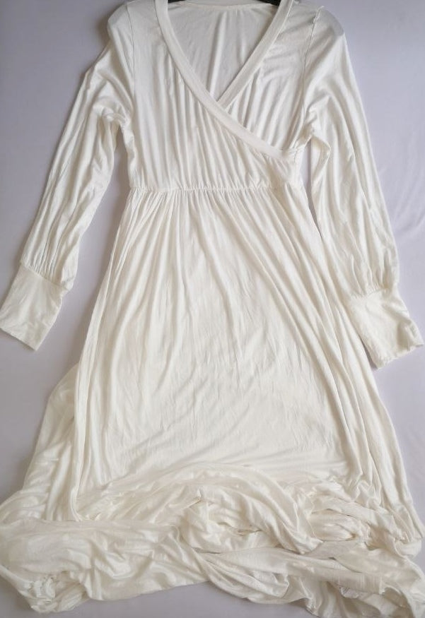 Maxi vestido abierto de un lado incluye cincho