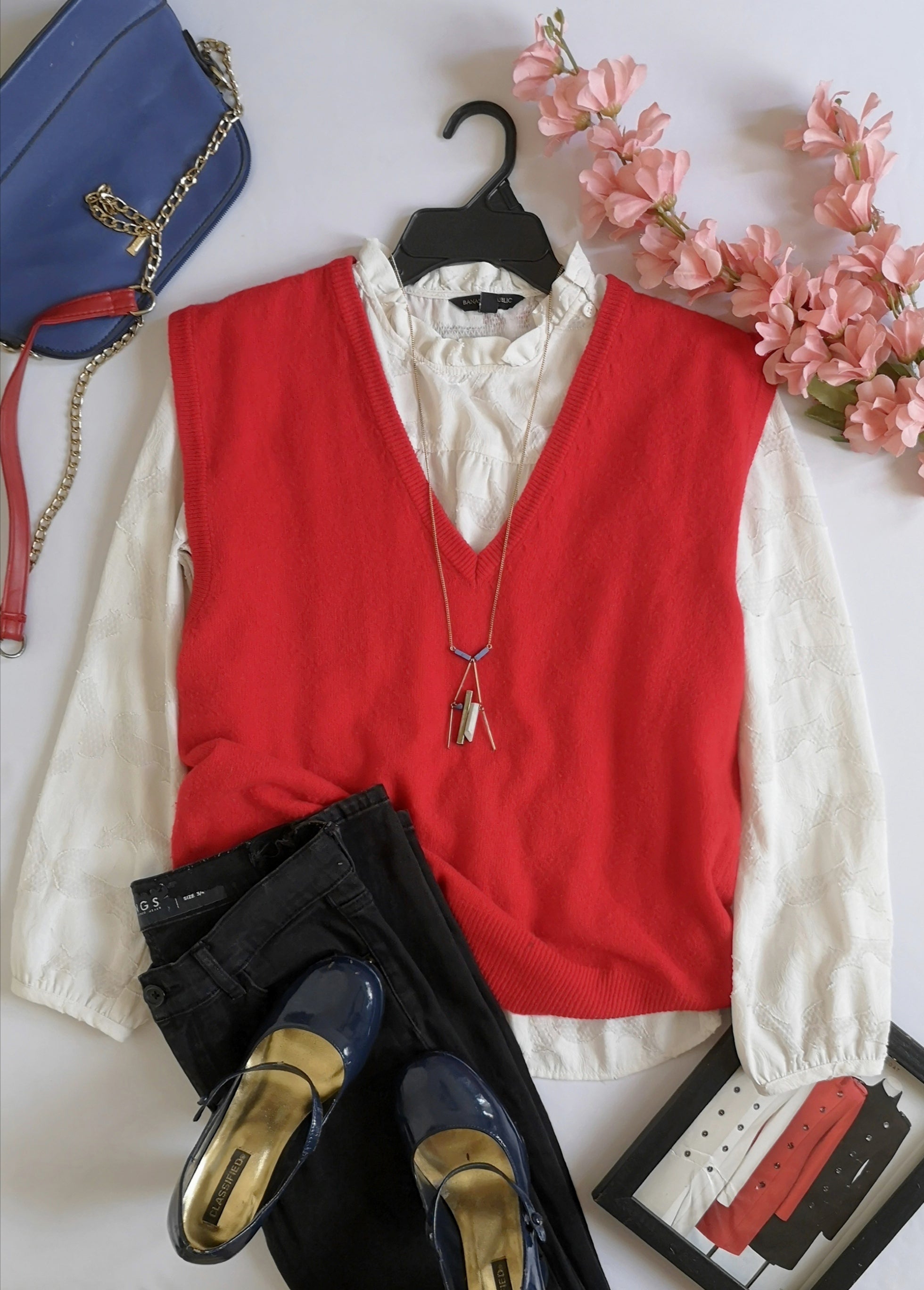 Chaleco de lana con blusa con detalles en la tela 💙