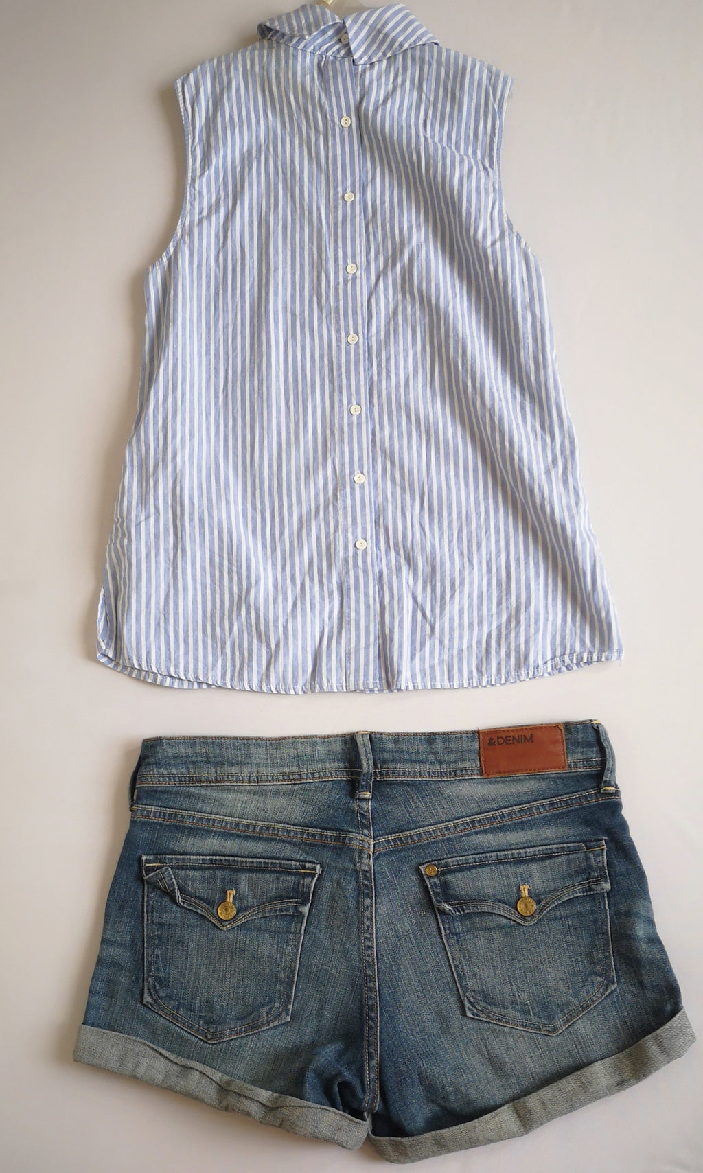 Blusa con botones atrás y short