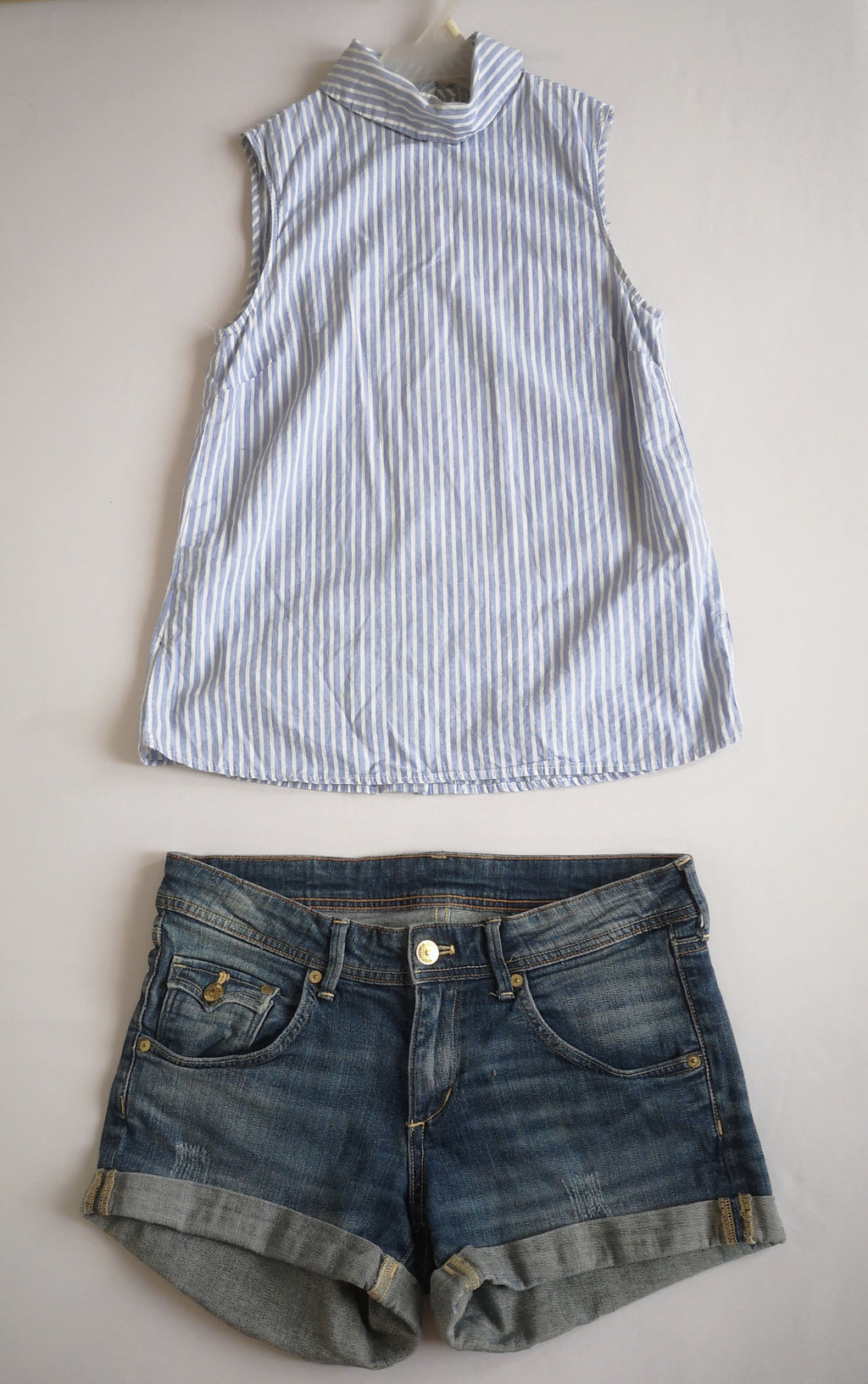 Blusa con botones atrás y short