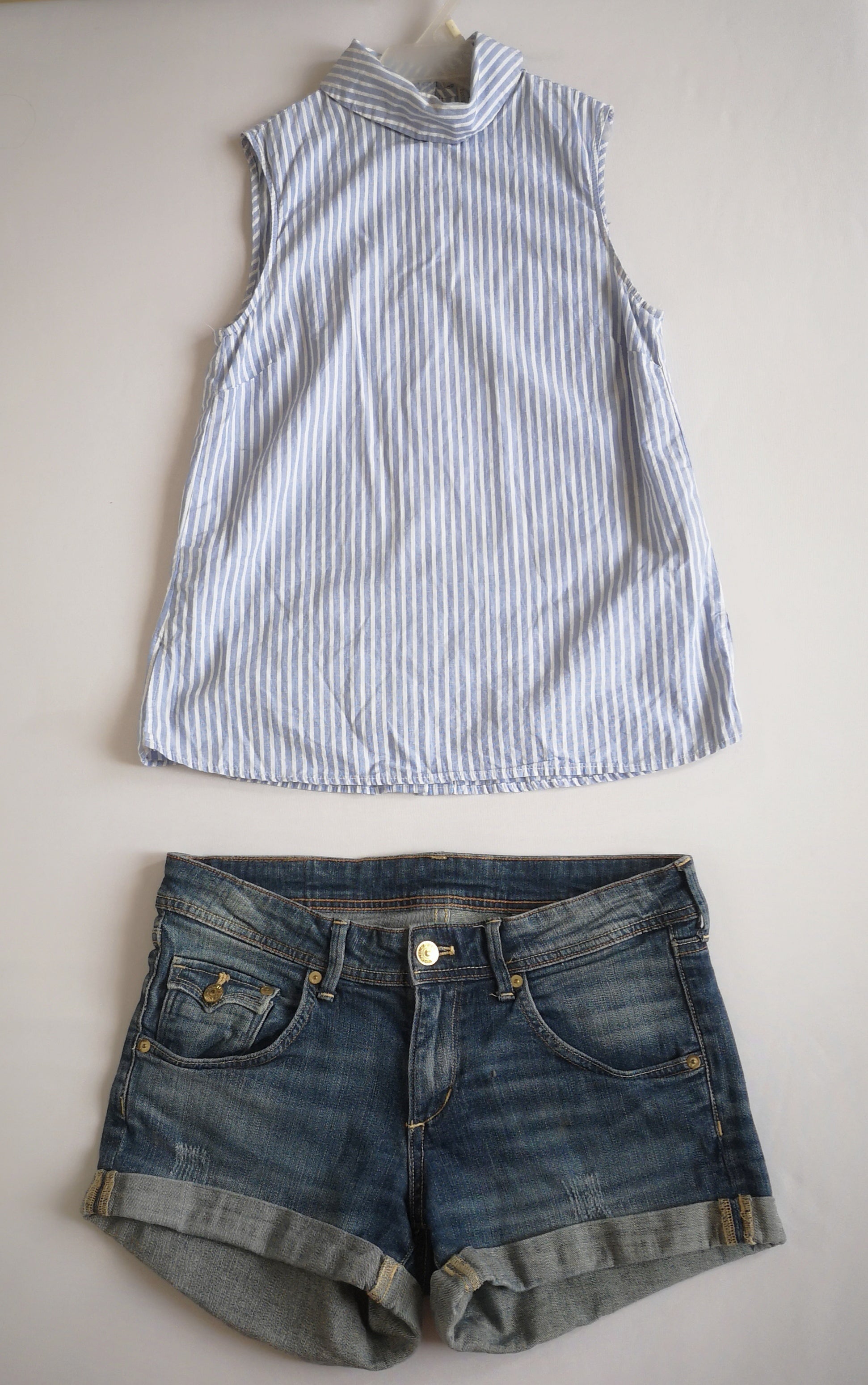 Blusa con botones atrás y short