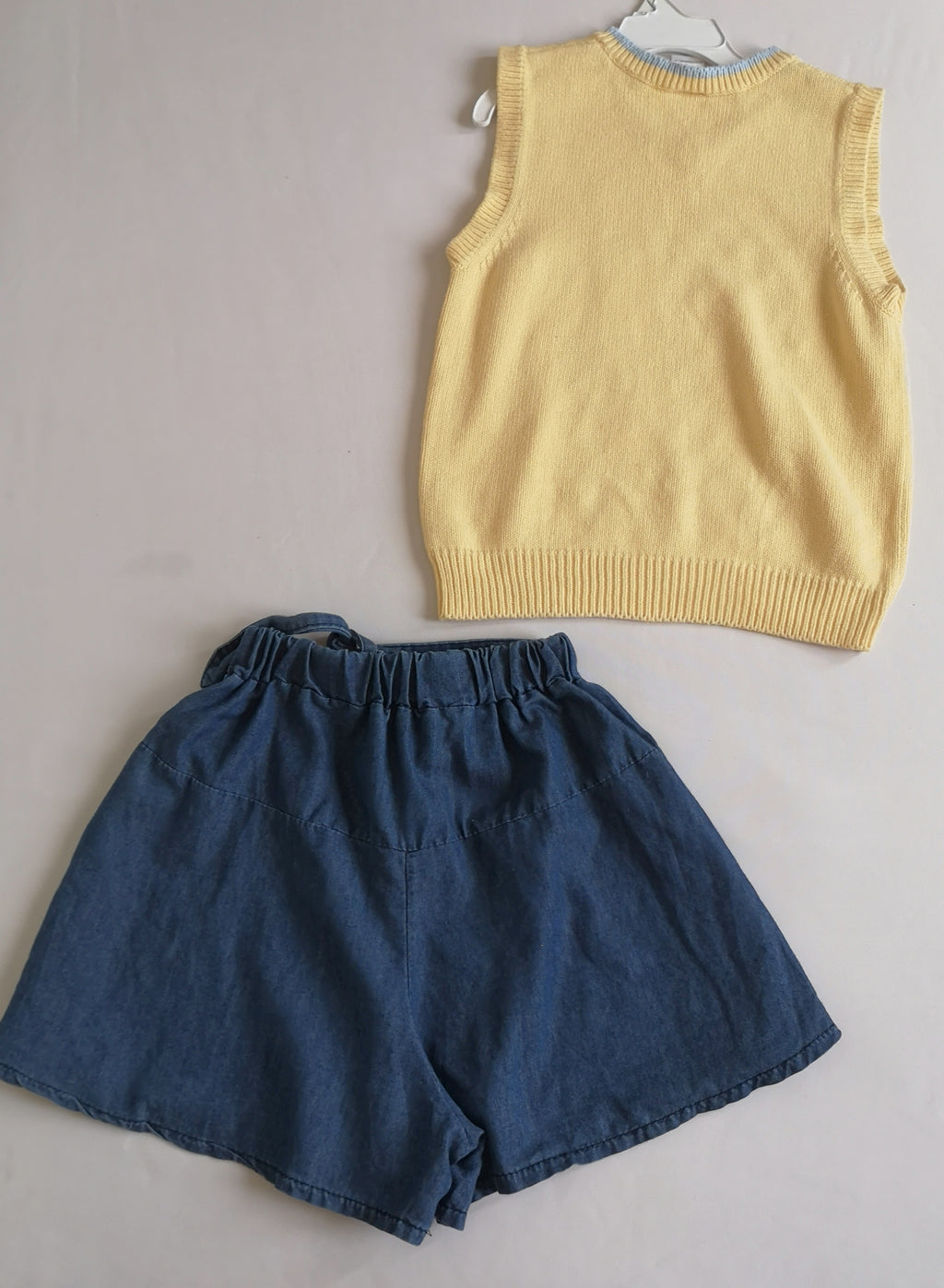 Chaleco con falda pantaloneta