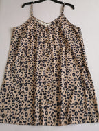 Vestido holgado y blusa con olanes