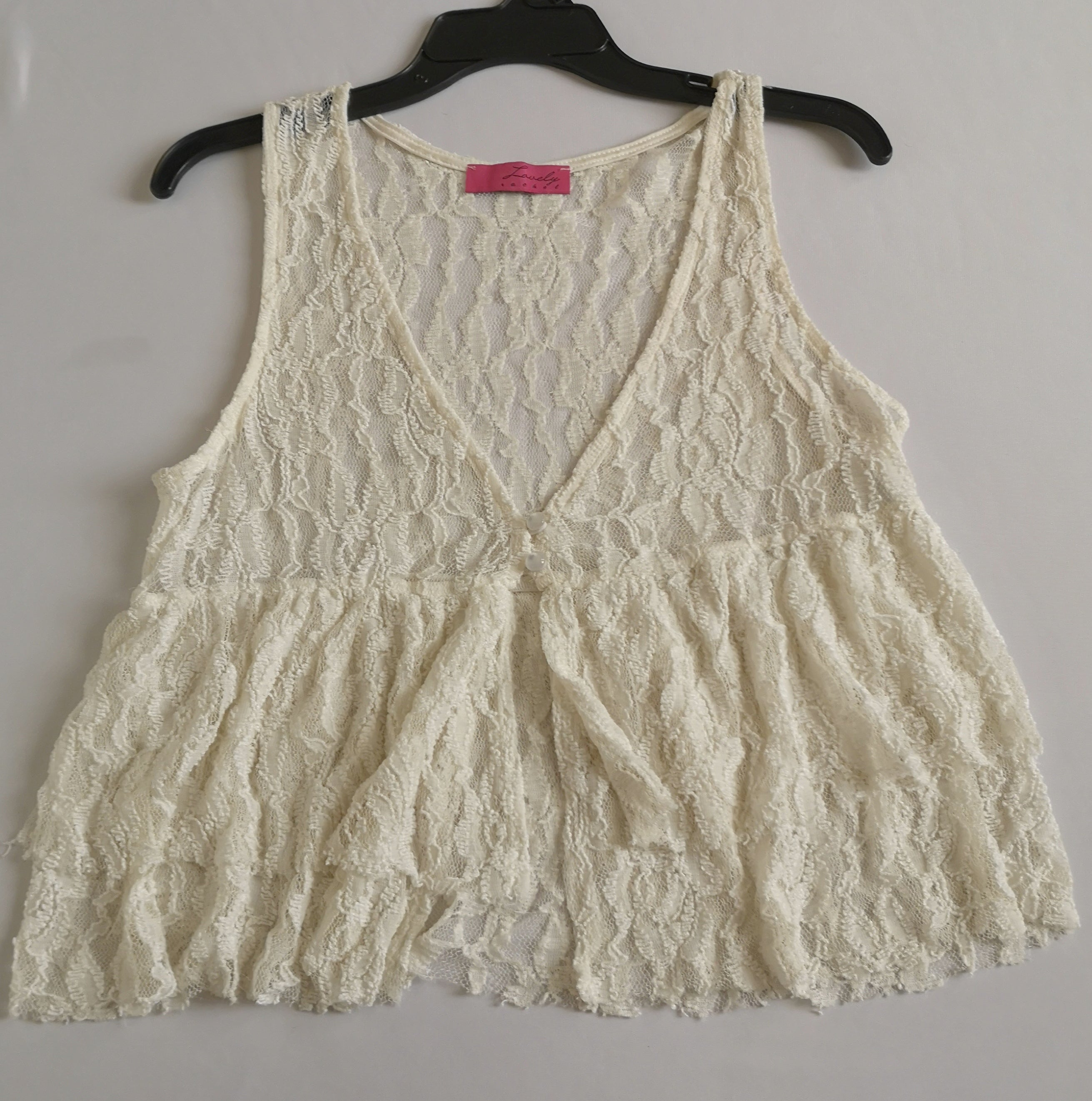 Blusa de encaje con jeans corte recto