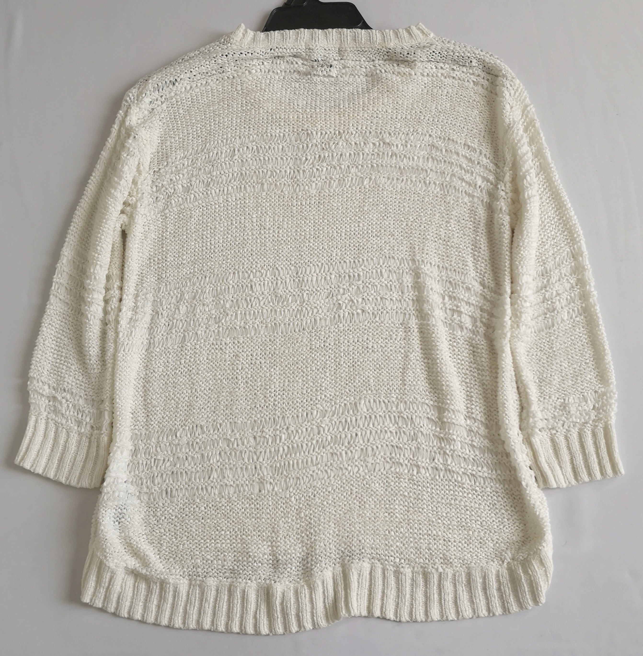 Blusa tejida con falda corta bordada