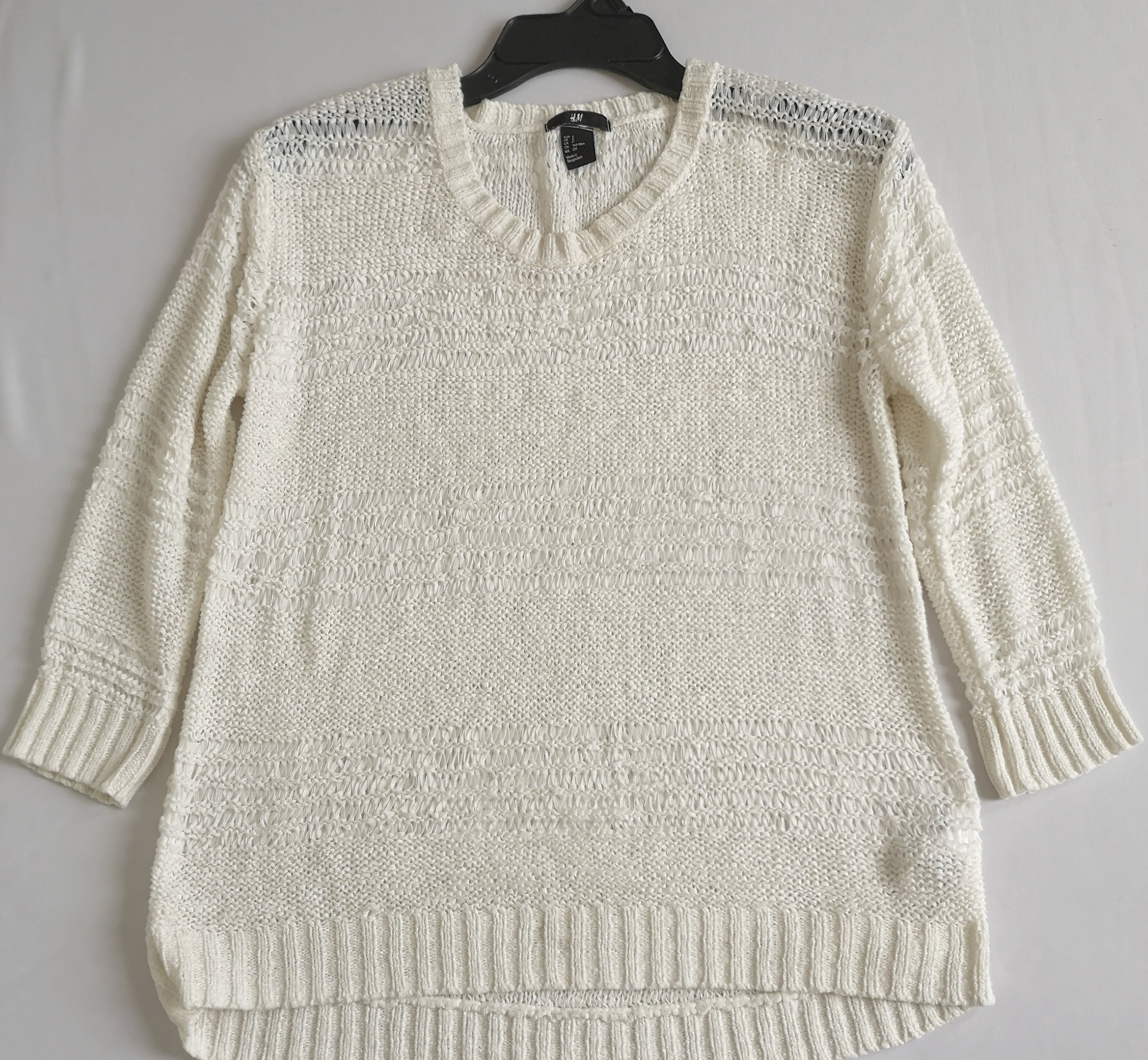 Blusa tejida con falda corta bordada