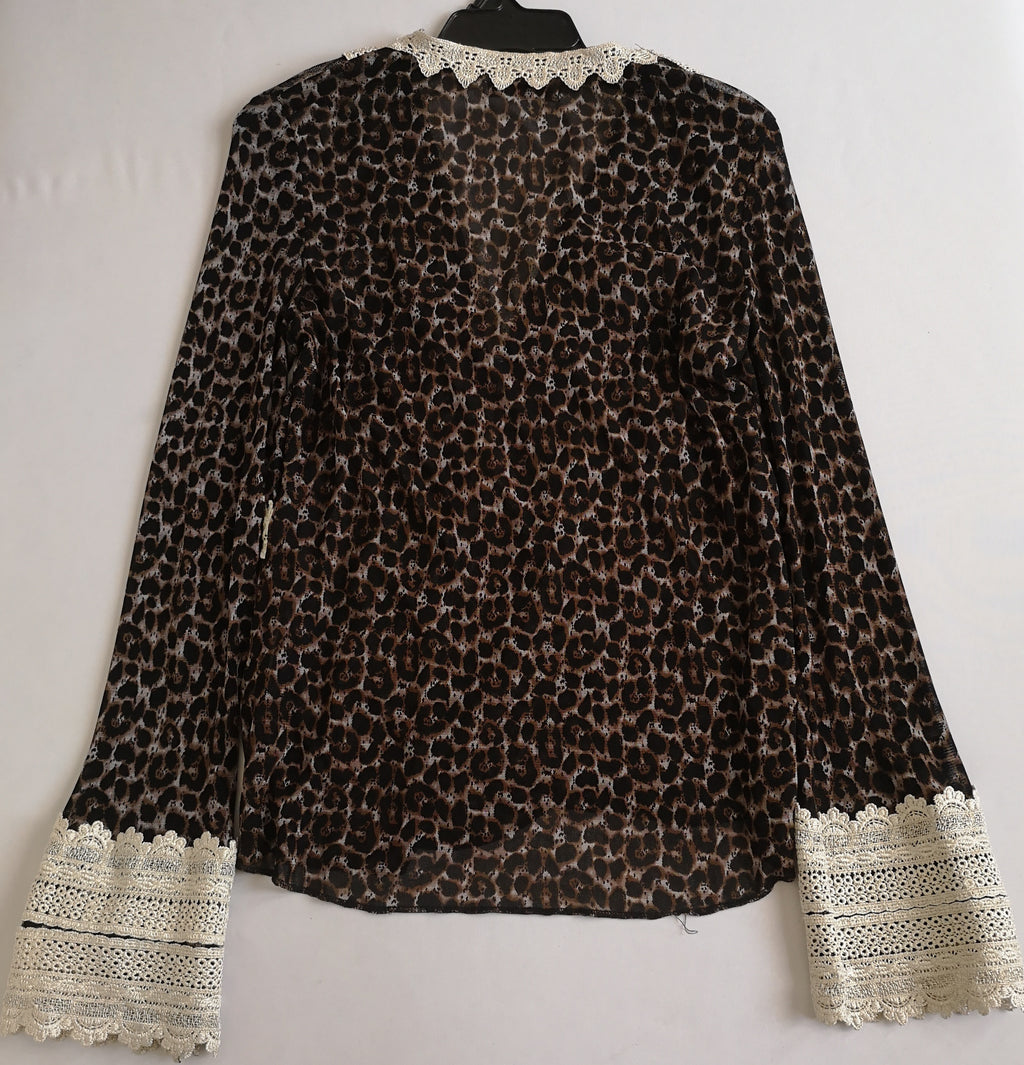 Blusa tallada con encaje ❤️