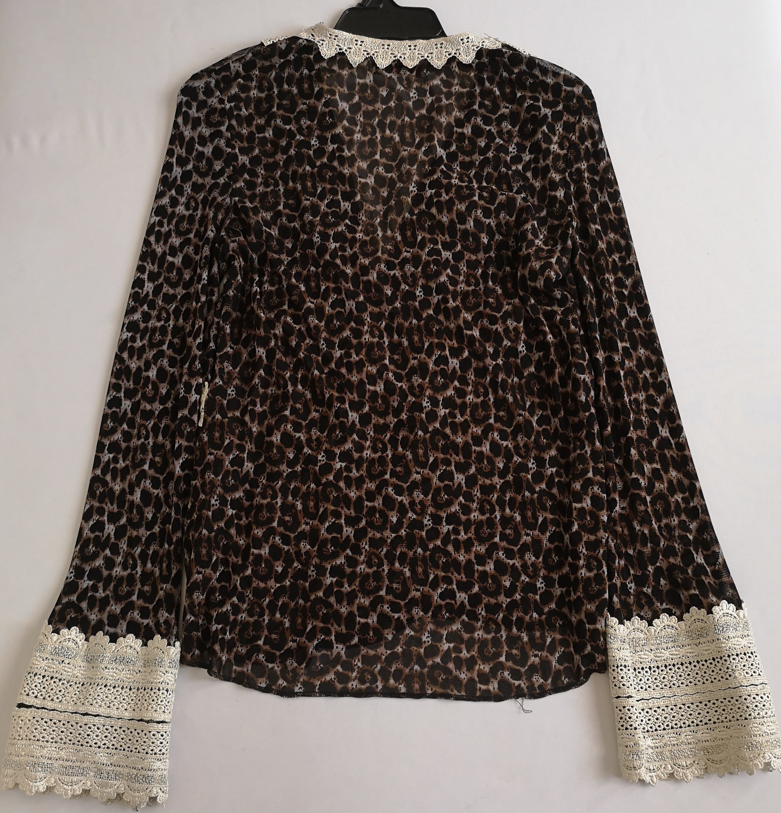 Blusa tallada con encaje ❤️