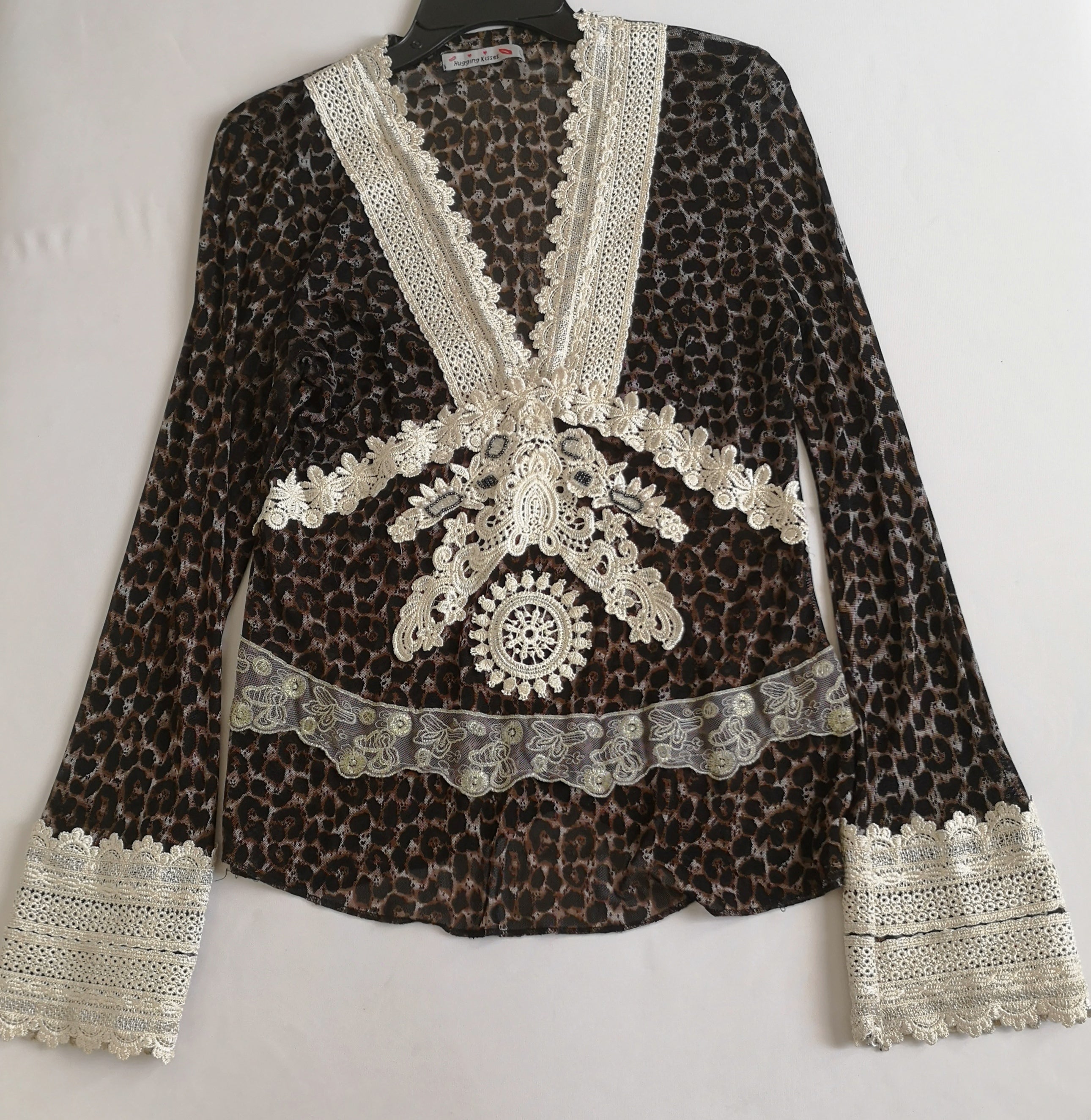 Blusa tallada con encaje ❤️