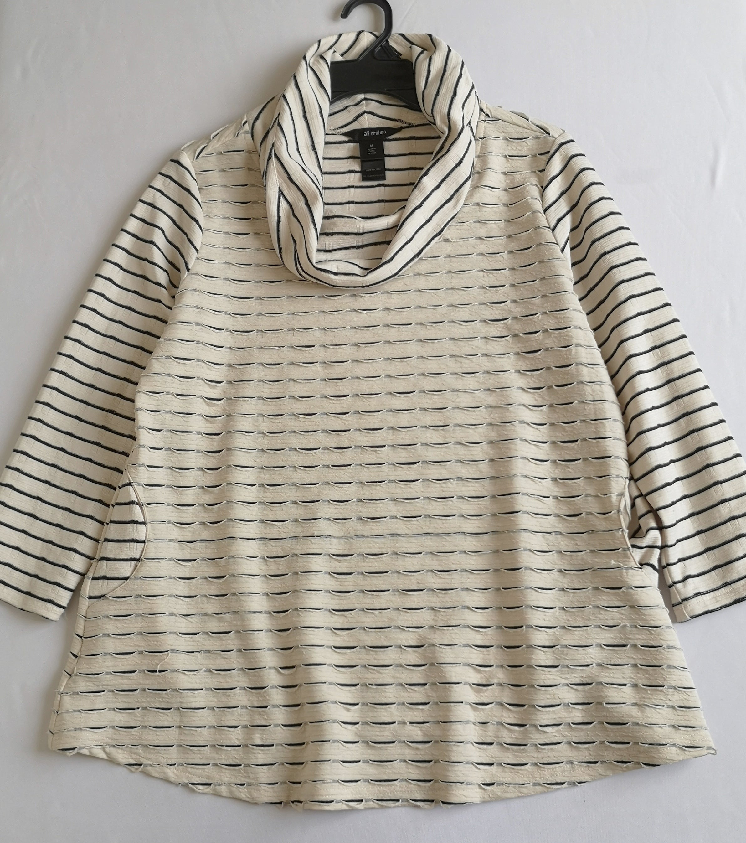 Blusa larga con bolsa a los lados