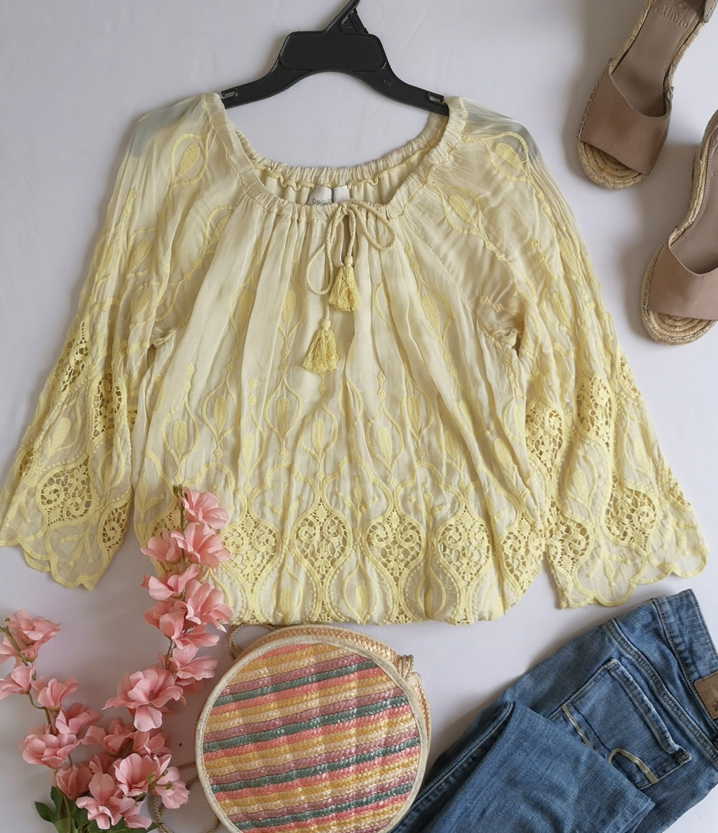 Blusa bordada de abajo