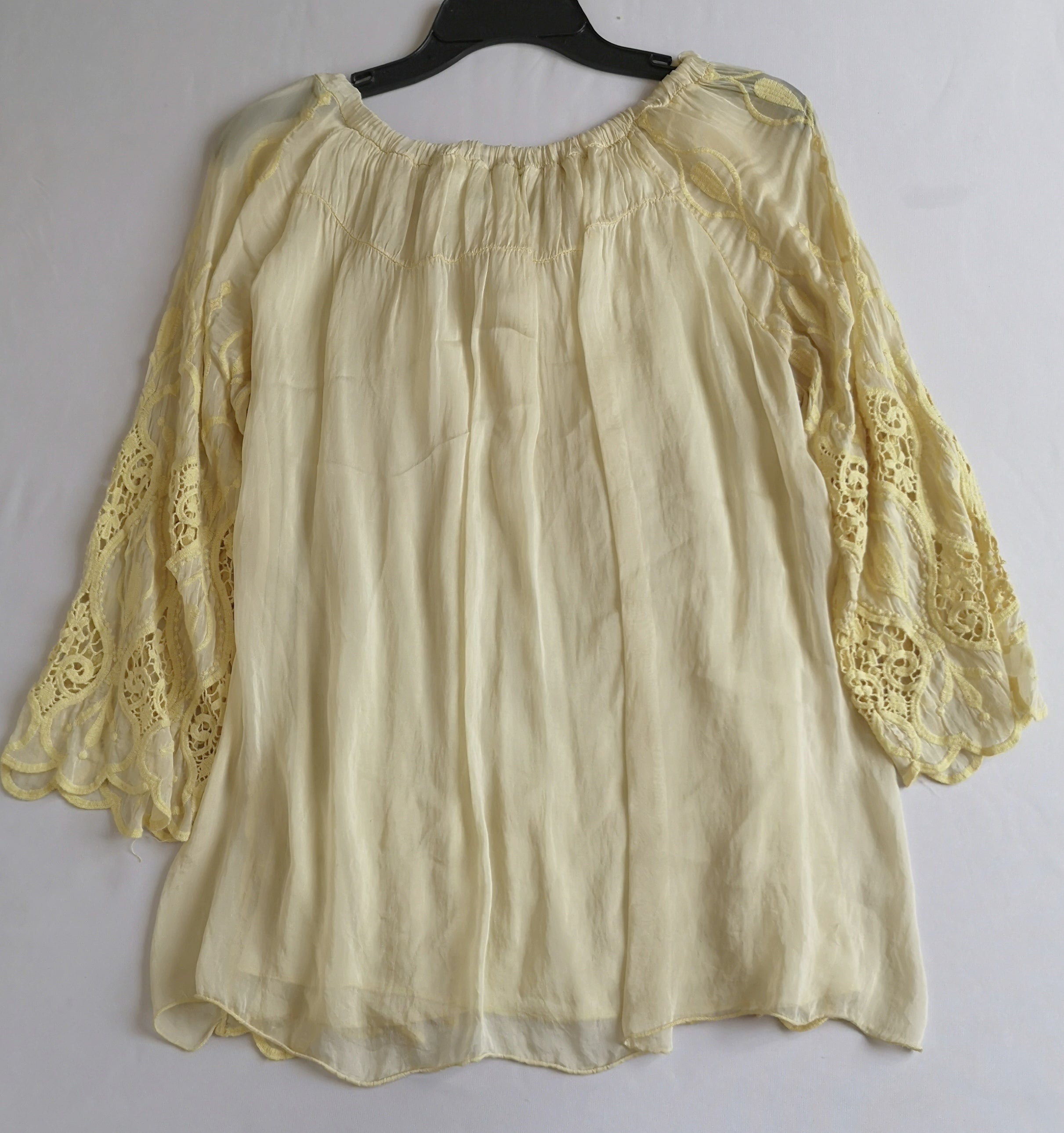 Blusa bordada de abajo