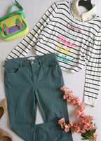 Sueter liviano con botones atrás con jeans 💙