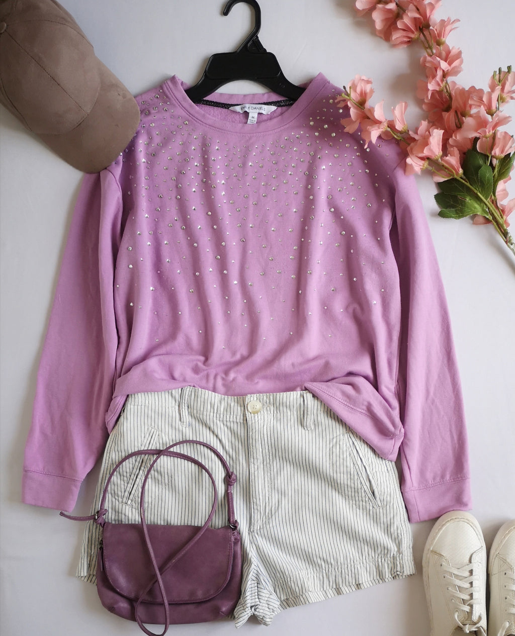 Sueter con brillos con short de algodón