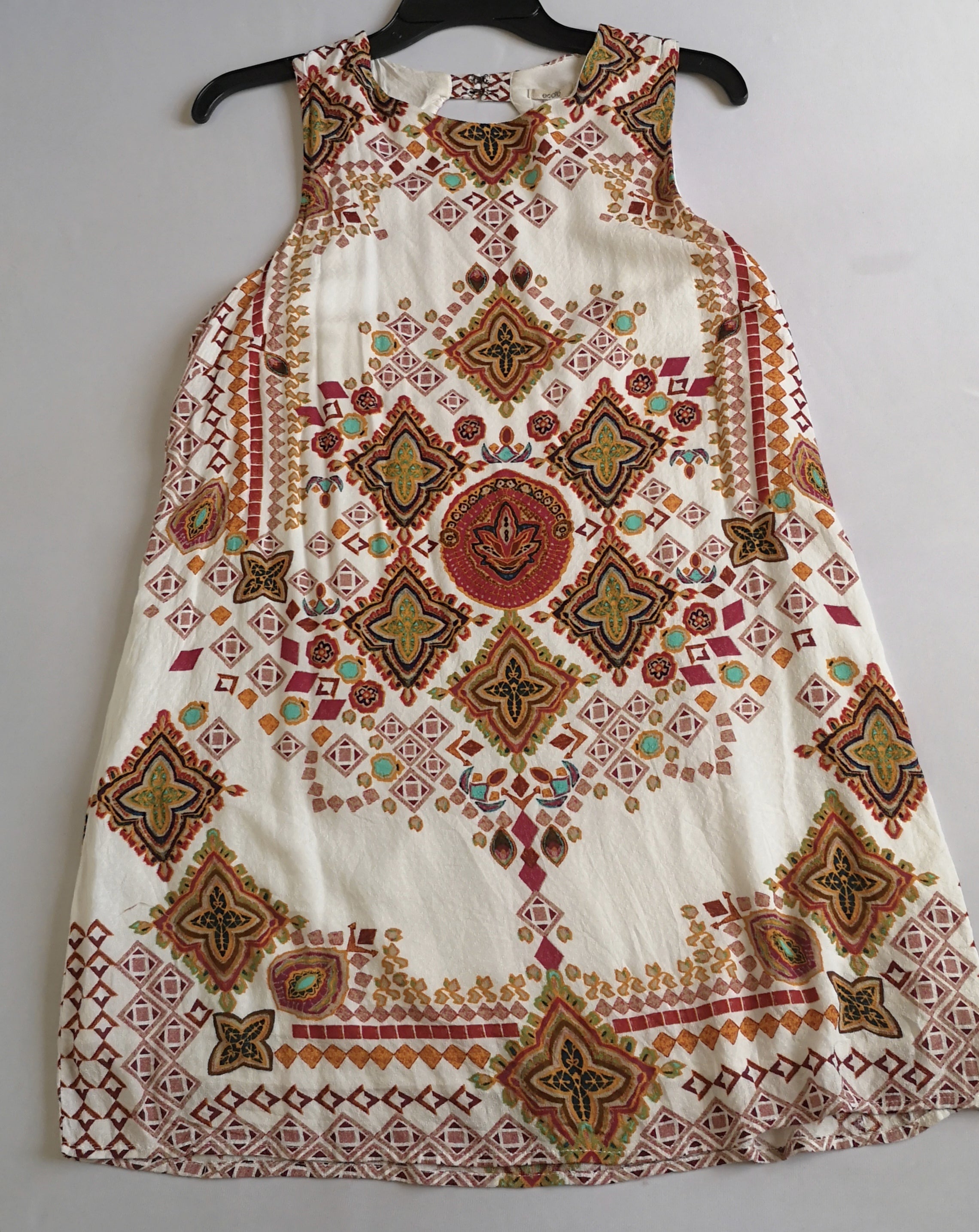 Vestido abierto de atrás incluye collar